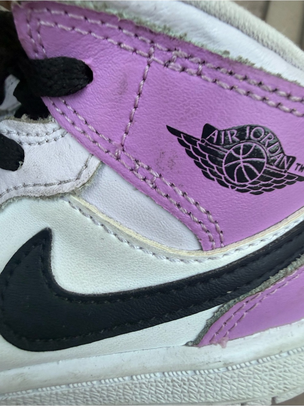 Nike Kids Jordon 1 Mid High-Top Sneakers in White, Lavender and Black - Picture 12 of 13